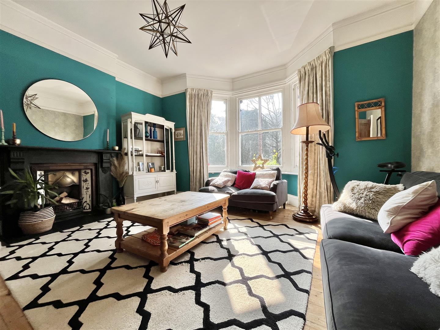 5 bed property in St. Helens Road, Hastings
